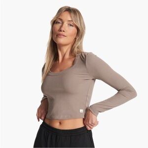 Vuori Women's Long Sleeve Top in Taupe
